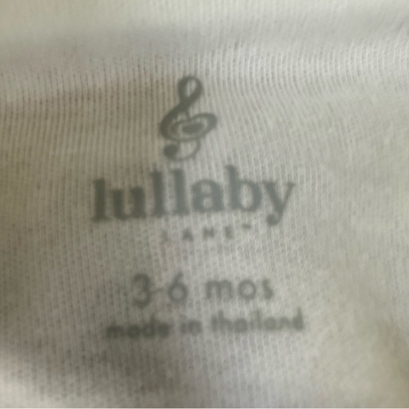 NWT Lullaby Lane My 1st Christmas Baby Outfit Sz 3-6 months - Picture 4 of 7